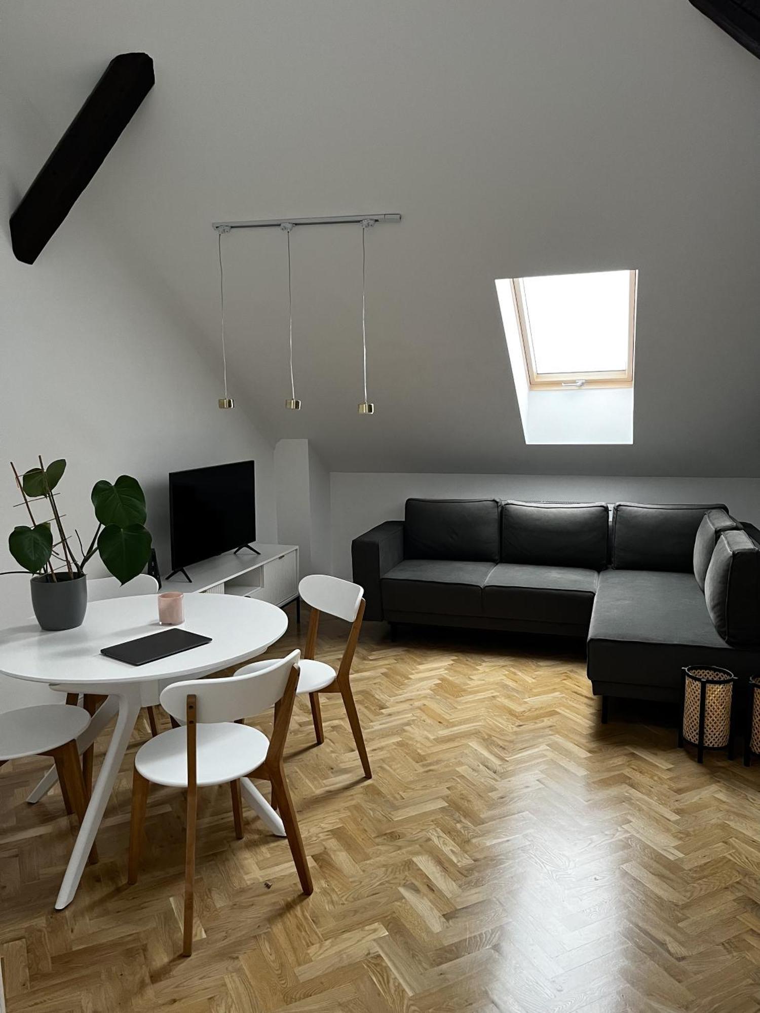 High Standard In Jewish District, Shared With Host Homestay